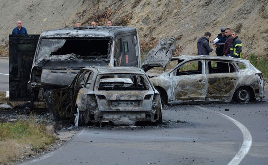 Policia konfirmon djegien e tri veturave në Veri, jep detaje 