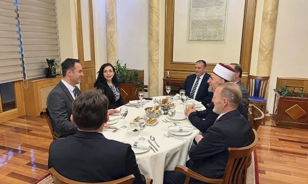 Në Kuvendin e Kosovës Konjufca bashkë me Osmanin shtrojnë iftar për BIK-un