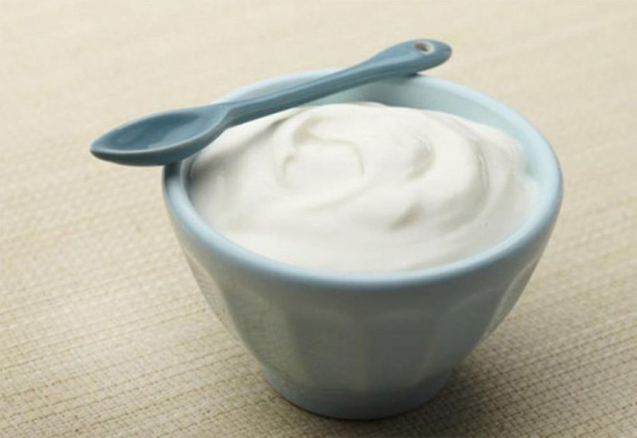 Futja e jogurtit në dietën tuaj ditore ka një sërë përfitimesh 