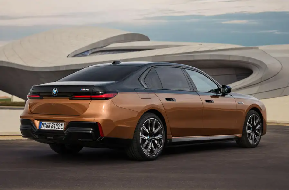 Prezantohet BMW i7 M70 me 650 kuaj fuqi