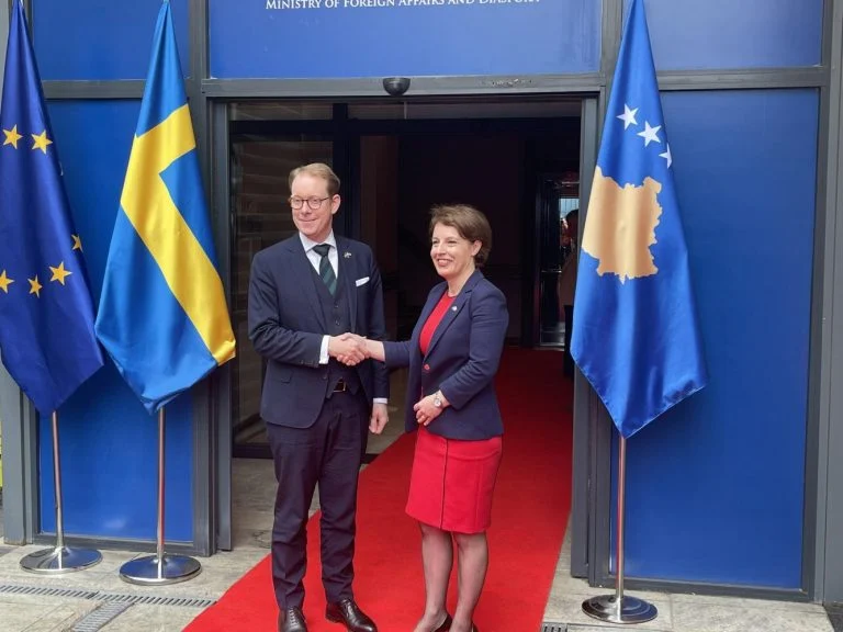 Ministri i Jashtëm i Suedisë takohet me Gërvallën