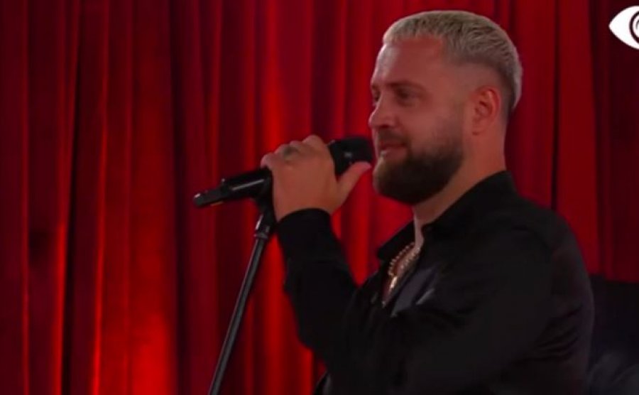 Luiz Ejlli shkëlqen me interpretimin e këngës 'My way'