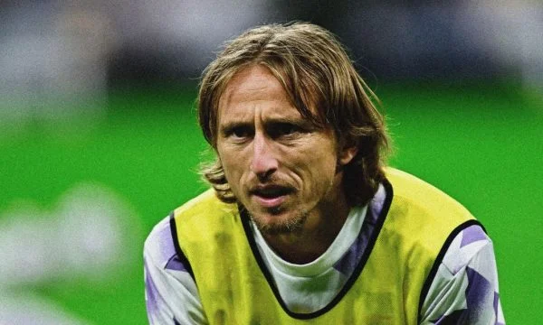 Modric nënshkruan kontratë të re me Realin