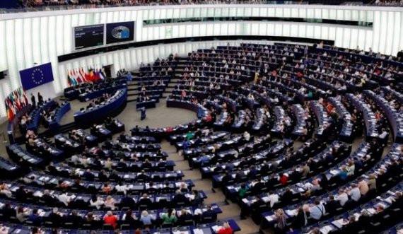 Mbi 300 amendamente në raportin e Parlamentit Evropian për Kosovën