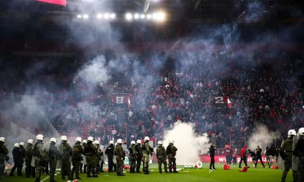 Tifozët grek të Olympiacosit  e 