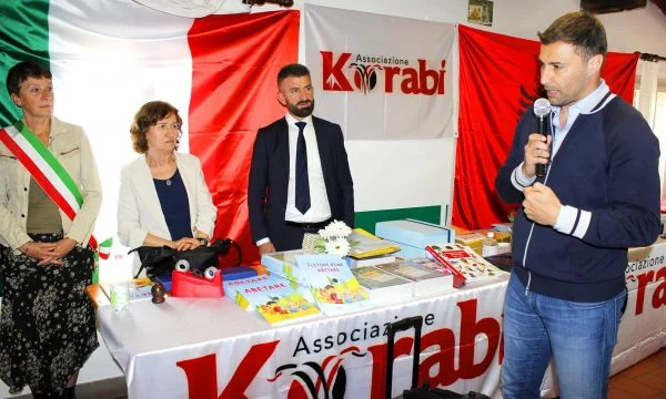 Lorik Cana shkon  mysafir në hapjen e shkollës fillore shqipe në Itali