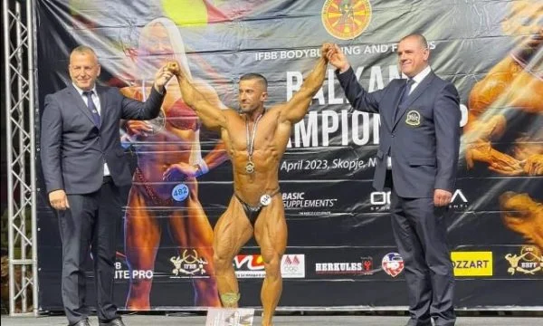 Kosovari Kushtrim Bajraktaraj e fiton medaljen e artë në Kampionat Ballkanik të bodybuildingut