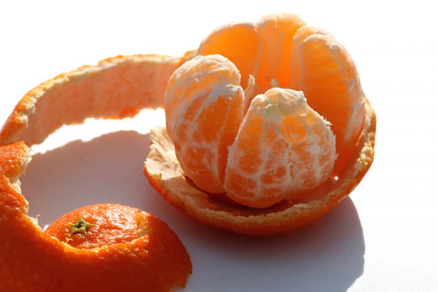Mos e hidhni lëvoren e mandarinës: Përgatitni ilaçin që ju shpëton nga kolla dhe sëmundjet