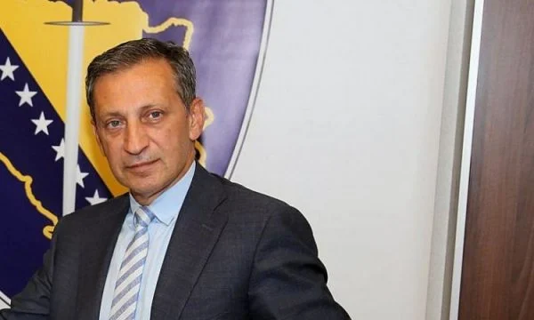 Policia bastisë shtëpinë e ish-drejtorit të Shërbimit Informativ 