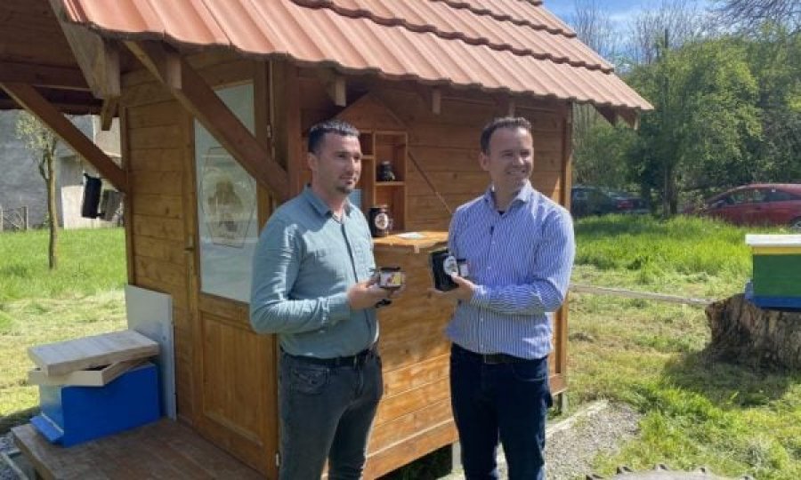 Peci takon bletarin nga komuniteti serb