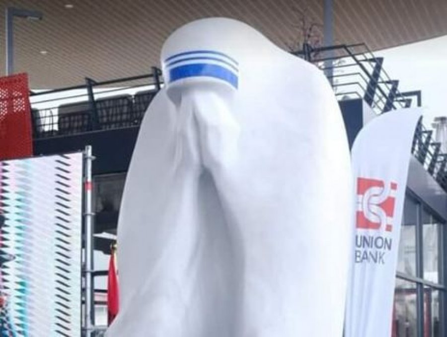 Pse është e veçantë skulptura e Nënë Terezës në Rinas?