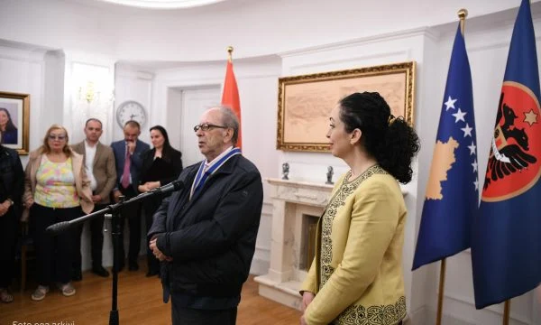  Ismail Kadare shtetas i Kosovës, Presidentja Osmani nënshkruan  dekretin