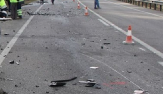 Aksident mes dy veturave dhe një motoçiklete në Prishtinë, ka të lënduar