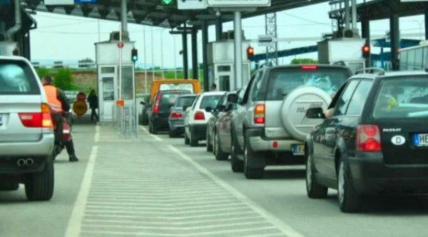 Pritje deri në një orë tek Dheu i Bardhë dhe në Merdarë