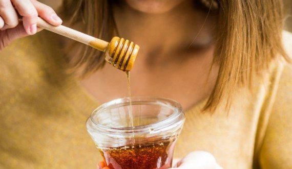 E dini se sa mjaltë vërtet bën të hamë çdo ditë – por që në vend që të na shërojë, të mos na rrezikojë shëndetin