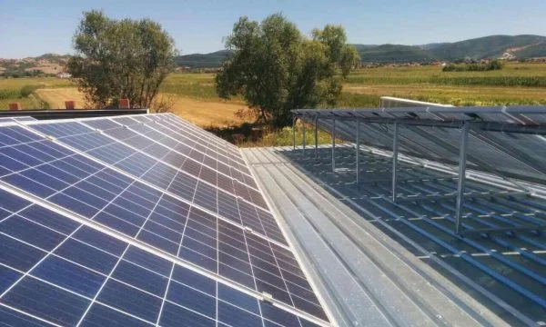 Kush po i bllokon qindra miliona euro investime në energji solare?