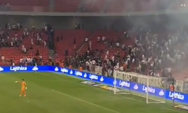 Ja si rrodhi ngjarja kur tifozët e Tiranës dhe Besiktasit u përleshën në stadium para fillimit të ndeshjes