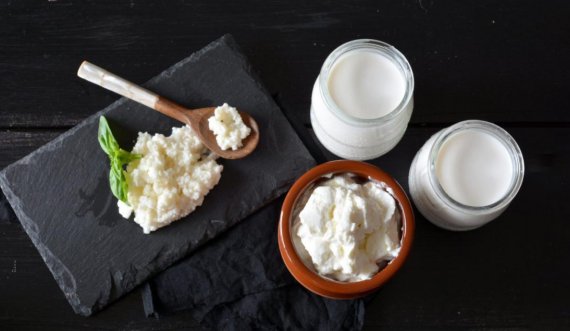 Çfarë vërtet bëjnë jogurti dhe kefiri për trupin tonë?