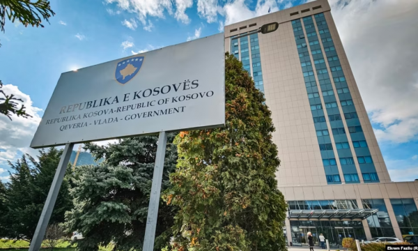 Ish-pjesëtarë të strukturave paralele të 'Mbrojtjes Civile' me paga të dyfishta, nga Kosova dhe nga Serbia?