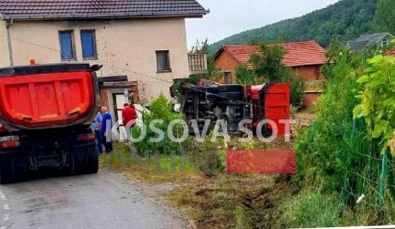 Vozitësi i një kamioni përfundon në shtëpinë e një familje të Prishtinës