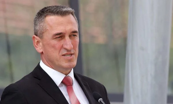 Rashiq: Zgjedhjet të mbahen pas dorëheqjes së kryetarëve, mënyrat e tjera fuqizojnë rolin e Listës Serbe