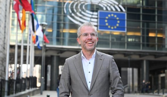 Eurodeputeti holandez: Duhet dhënë fund qasjes së butë ndaj Serbisë dhe Vuçiqit