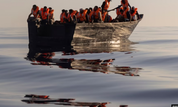 Përmbyset anija,  40 migrantë vdesin  në  Detin Mesdhe