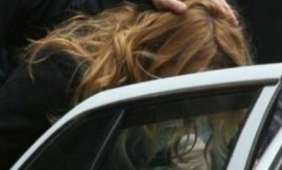 Istog: Arrestohet një person, e kishte futur me dhunë një femër në veturë dhe e kishte mbajtur brenda për 4 orë