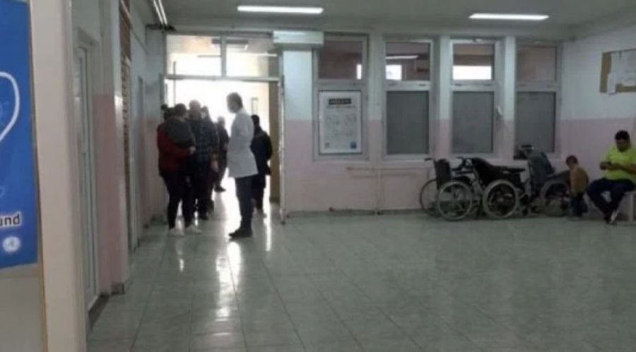 Arrestohet një grua në Suharekë pasi kapi mjeken për fyti