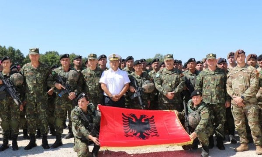 Një kontingjent i ushtarëve të Shqipërisë i bashkohet misionit të KFOR’it në Kosovë
