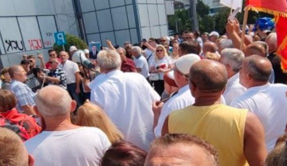 Protestë në kryeqytet: Të sillen para gjyqit të gjithë analistët që janë kundër shtetit