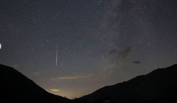 “Shi meteorësh”: Publikohen pamje fantastike të yllit që bie nga Shqipëria e Kumanova e Maqedonisë