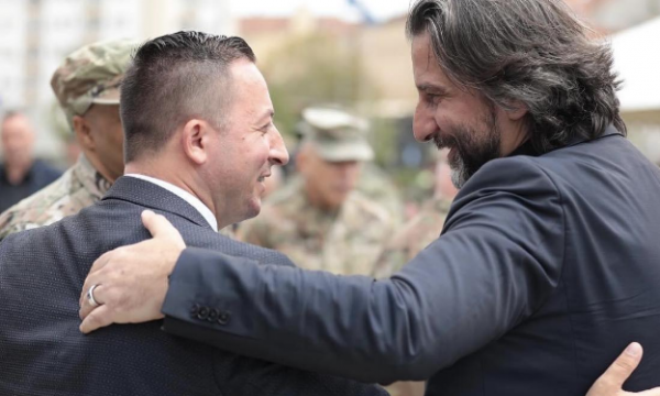 Përparim Rama sot ia dhuron ‘Çelësin e Qytetit’ Armend Mehajt