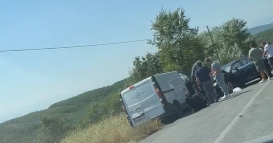 Aksident mes një kombi dhe një veturë në këtë vend të Kosovës