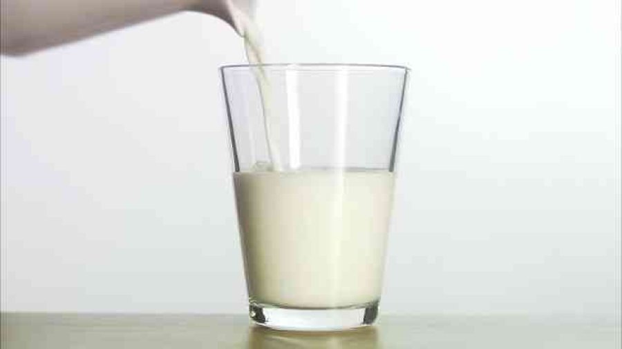 Dieta me qumësht dhe çaj të gjelbër, pastroni organizmin dhe humbni në peshë