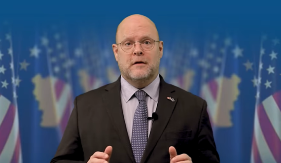 Hovenier kërkon që mos të kushtëzohet heqja e ndalesës për mallrat serbe me heqjen e masave të BE’së