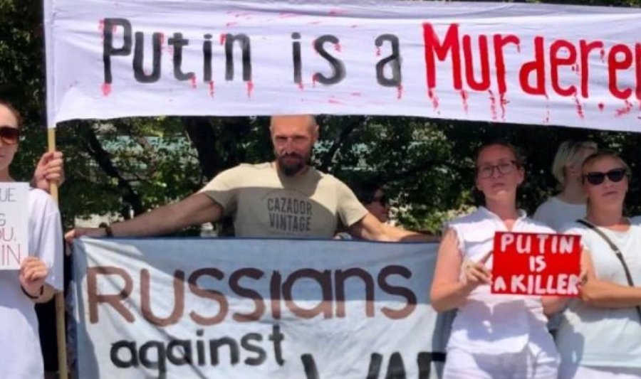 Protestë në Podgoricë kundër presidentit rus: Putini është vrasës