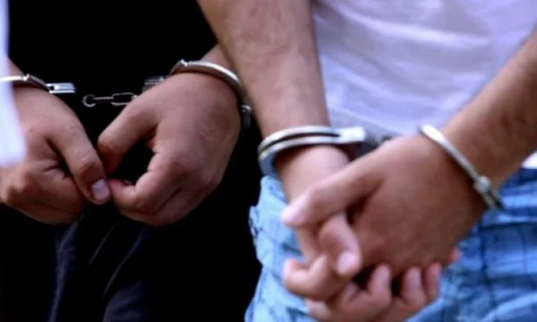 Policia në Gjilan arreston dy të dyshuar për posedim të substancave narkotike