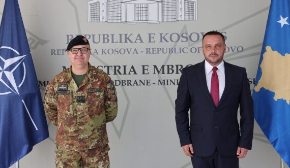 Ministri Maqedonci dhe komandanti Ristuccia bisedojnë për situatën e sigurisë në vend