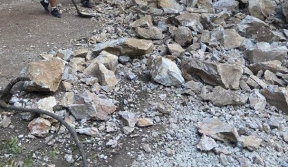 Rruga Prizren-Prevallë mbyllet përkohësisht, ka rrëshqitje të gurëve