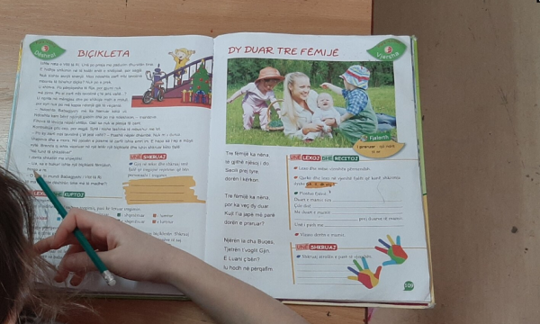 “Loja” me tekstet shkollore