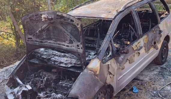 29 vjeçarit ja djegin veturën në oborrin e shtëpisë në fshatin Halil