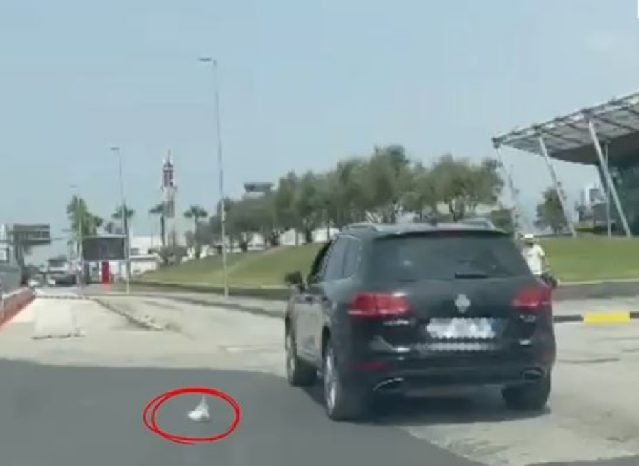 Hodhi nga dritarja e veturës mbeturina në rrugë, kjo i kushtoi shumë shtrenjtë shoferit në Tiranë