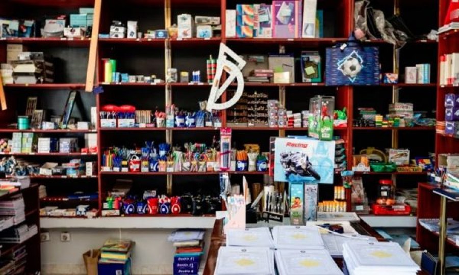 Kaq kushton kompletimi i çantës së shkollës së një filloristi