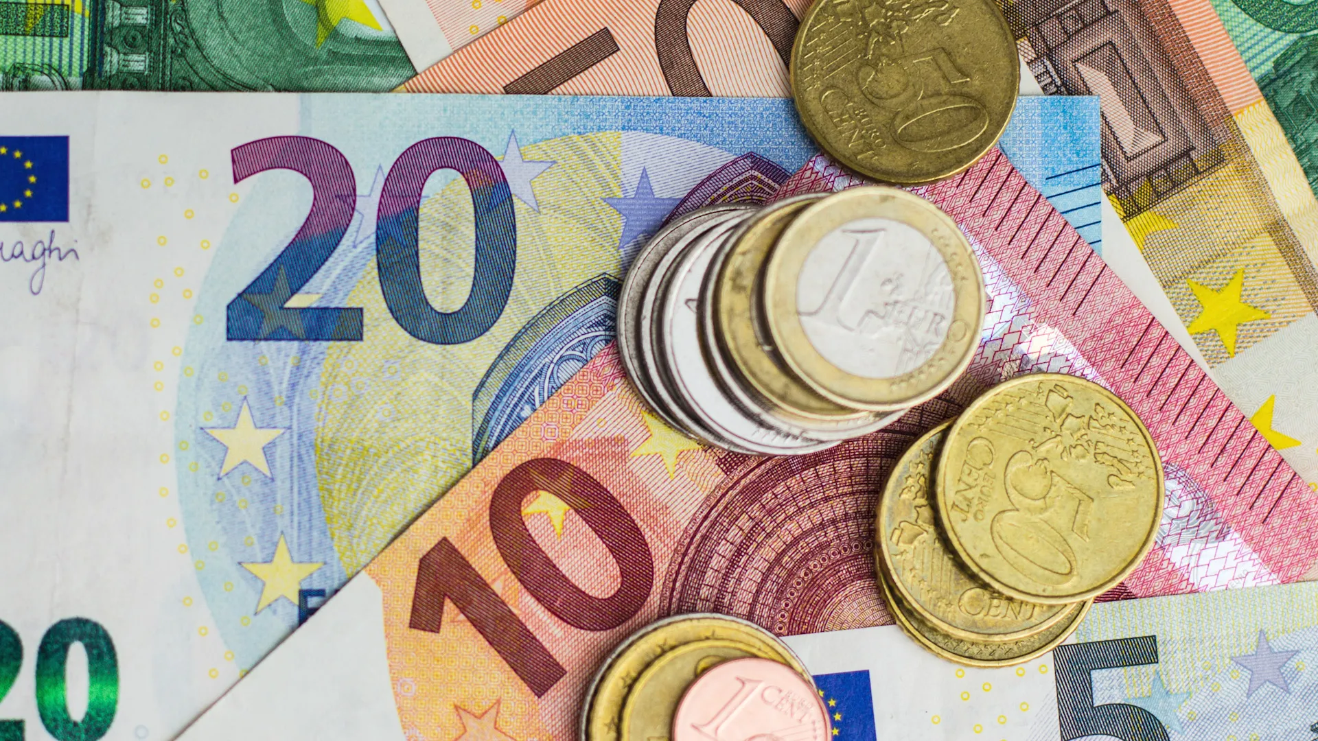 “Me jep 50 mijë euro…”, Mashtroi një person për t’i marrë para, arrestohet 29-vjeçari
