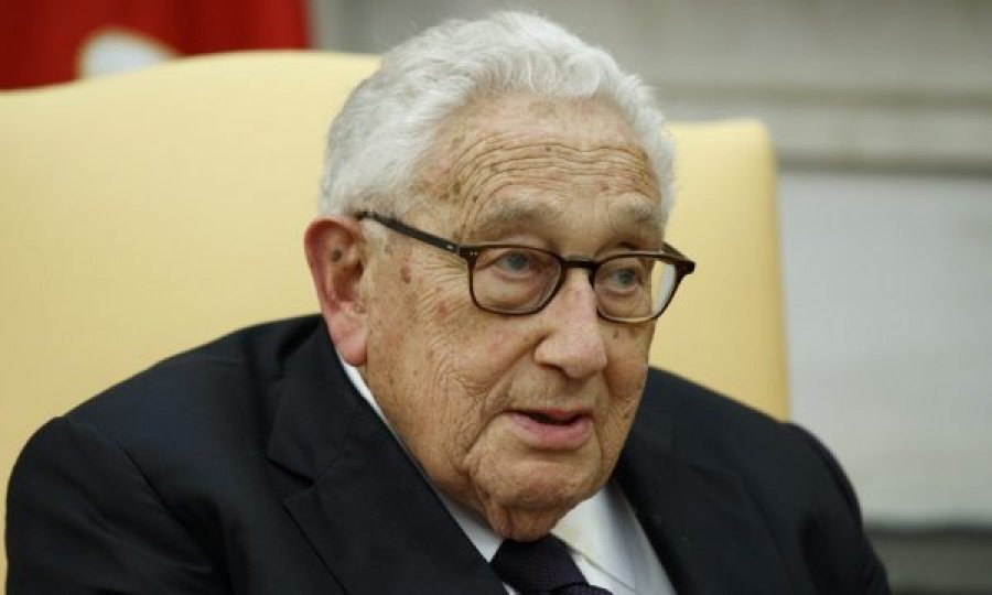 Kissinger fillimisht kishte mbështetur sulmet e NATO’s ndaj Beogradit, pastaj kishte kritikuar angazhimin ushtarak amerikan