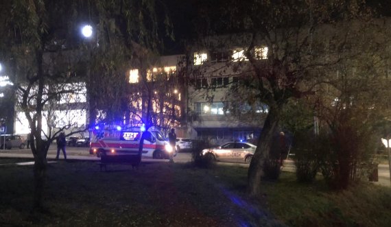 Vajza e cila u lëndua nga rënia e kulmit të objektit të komunës tashmë është duke iu nënshtruar një operacioni