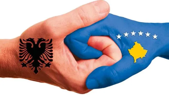 Asimetria mes kolosit mbarëkombëtar shqiptar dhe “pleshtit” të “kombit kosovar” !