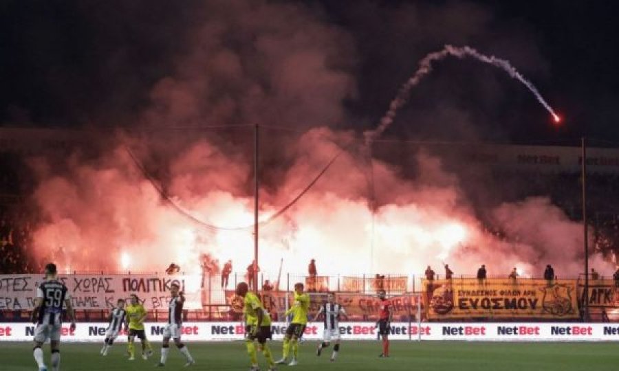 Dhunë fizike dhe verbale, gjyqtarët e kampionatit grek bojkotojnë ndeshjet dhe hyjnë në grevë