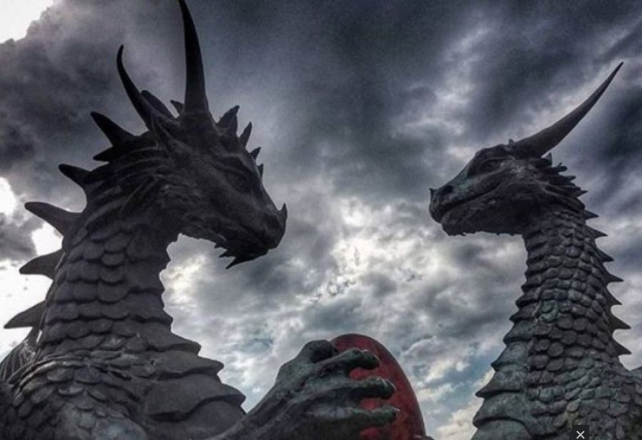 A e dinit që ekziston një statujë e 'dy dragonjve të dashuruar'?